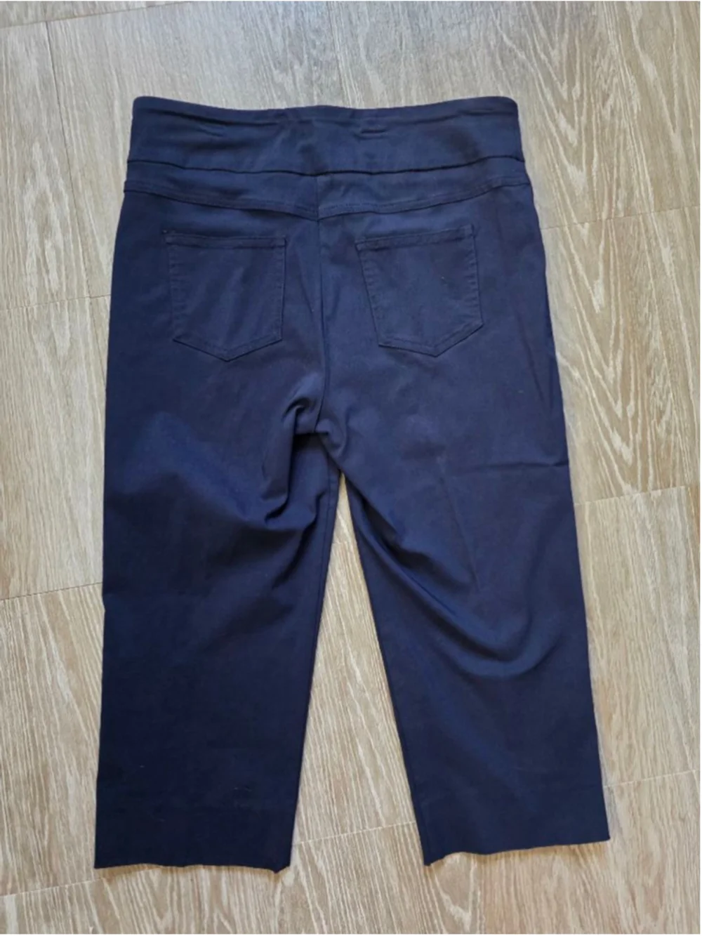 Women's Ruby Rd. Navy Capris, Size 10